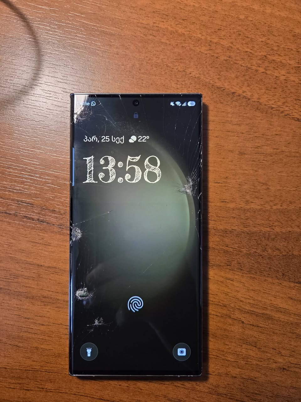 S23 ultra satılık, ekranı hasarlı — 750₾