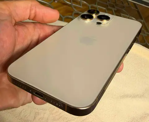 iPhone 16 Pro Max, %88 pil, altın rengi