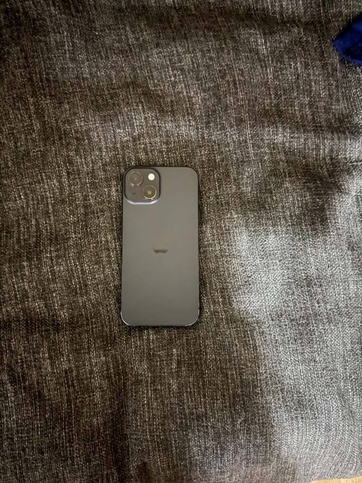 750 lari iPhone 15, 256 GB