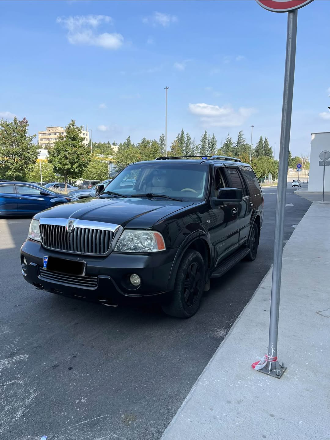 Lincoln Navigator — 6,000$