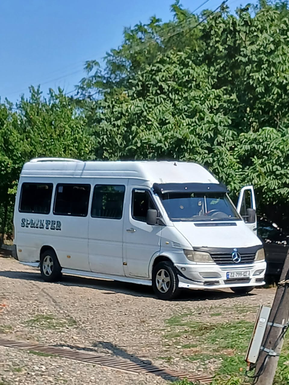 2002 model 2.2 CDI. 311 satılıktır. Kutaisi'de bulunmaktadır