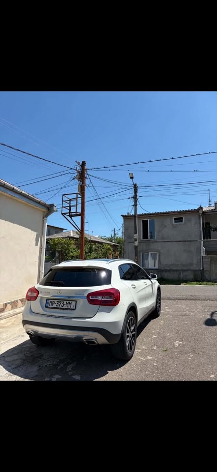 Mercedes-Benz GLA 2017 — $10,600