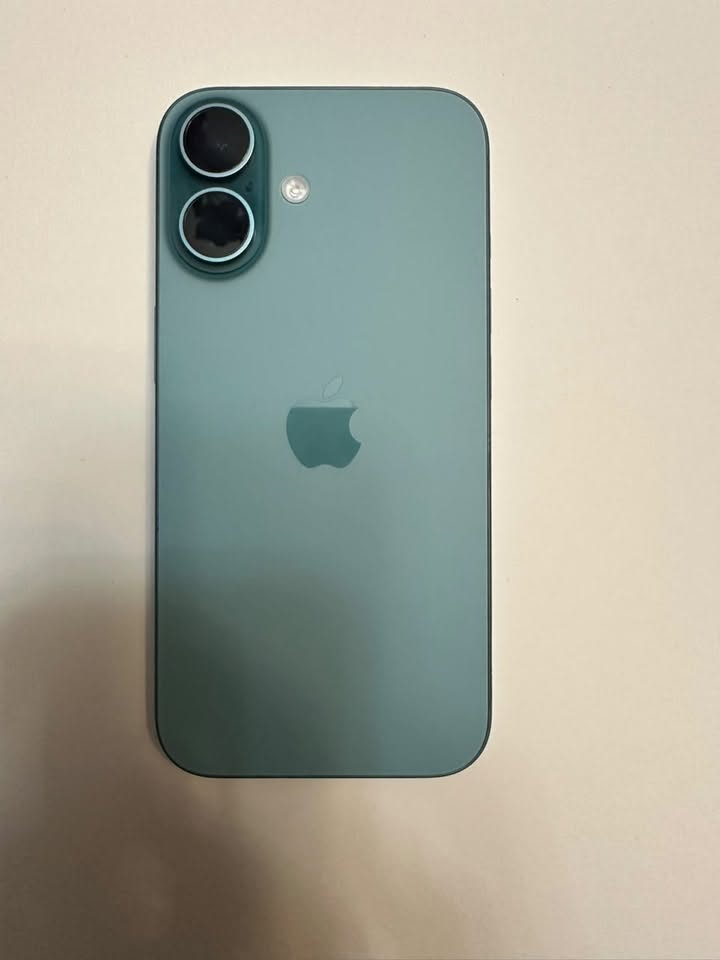 iPhone 16 128GB, 92% заряда батареи