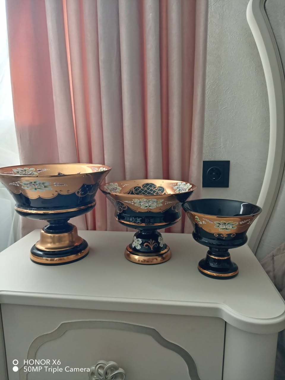 Վաճառվում է 25000դր, 15000դր, 8000դր