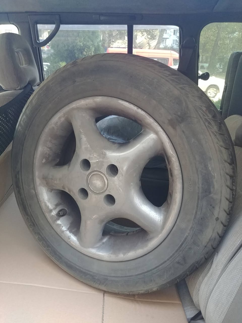 Car - 350 lari