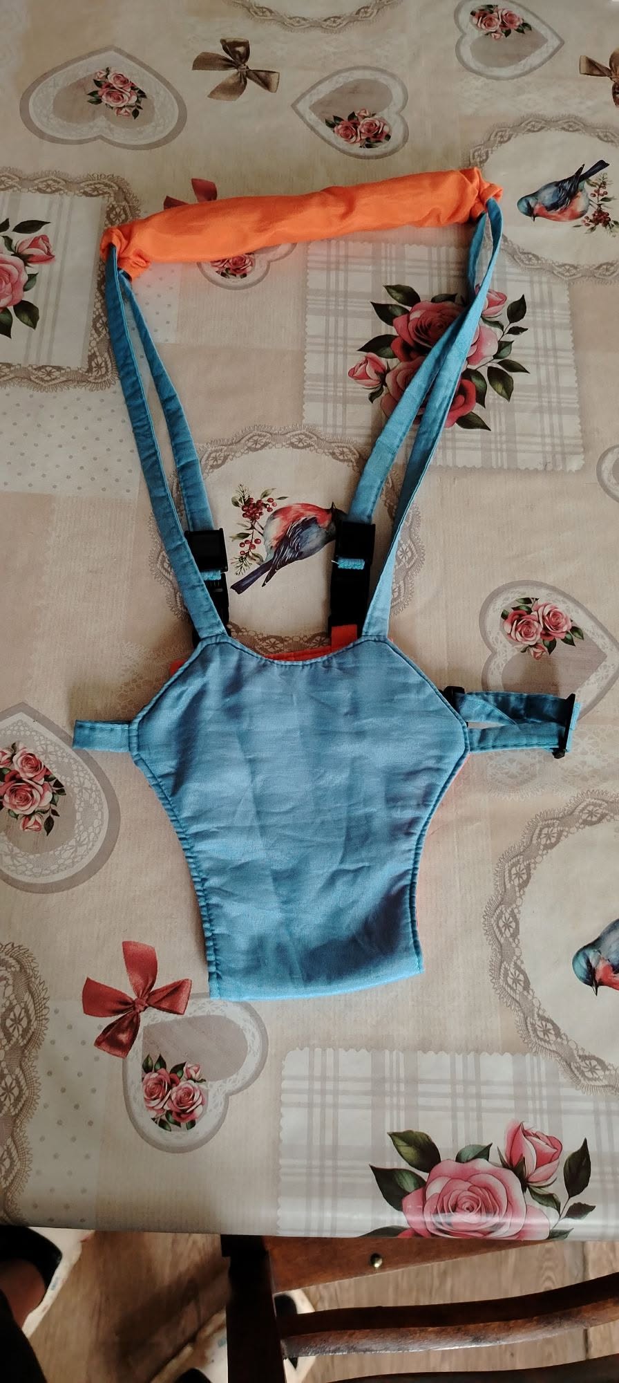 Uşaq paltarı qamari satılır. 15 lari