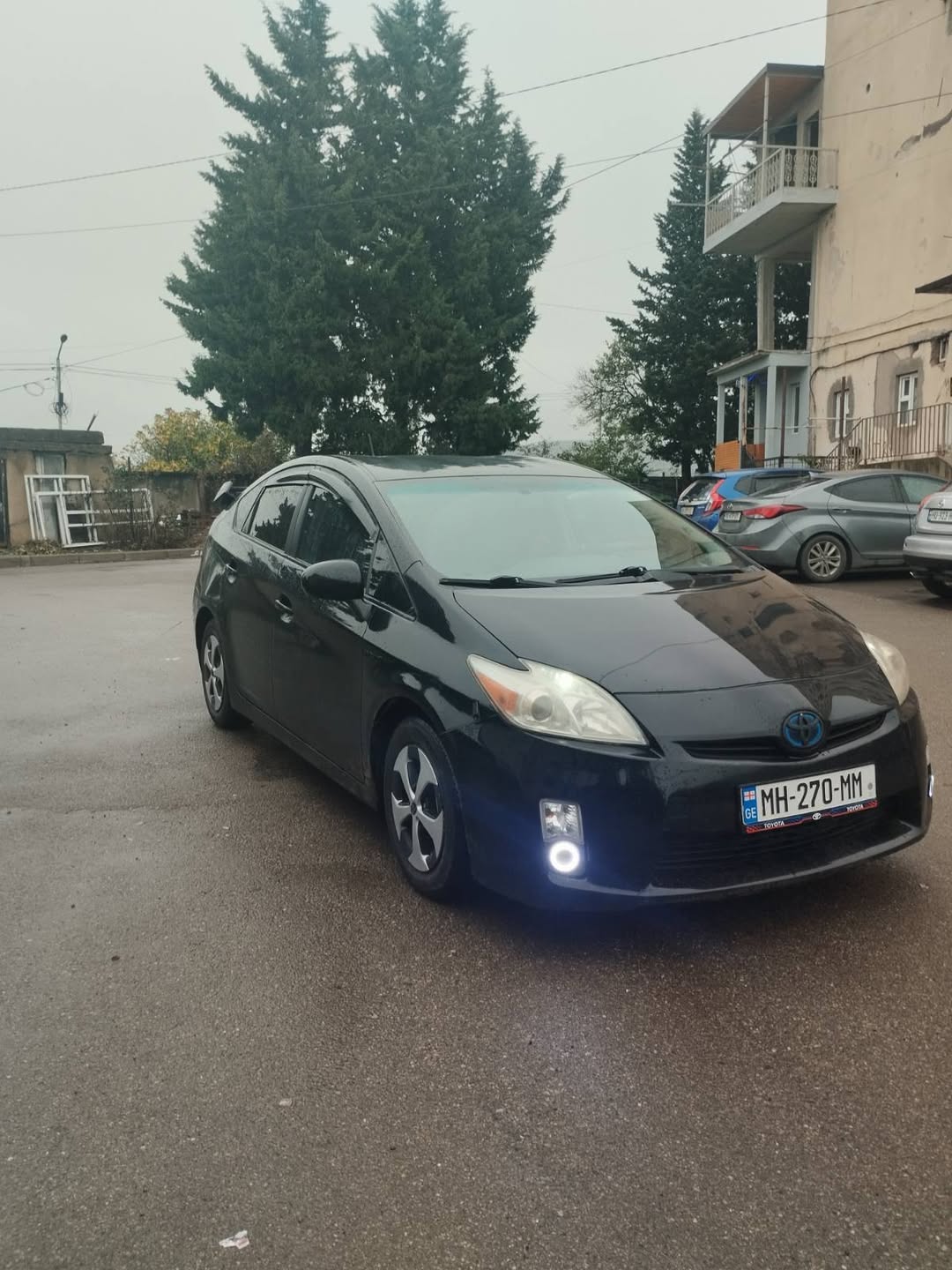 ტოიოტა პრიუსი 2011 — 4,700$