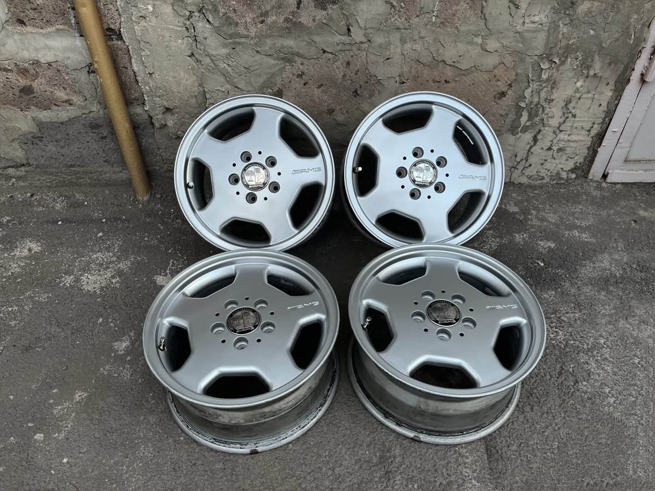 მერსედესი — 85,000ლ.