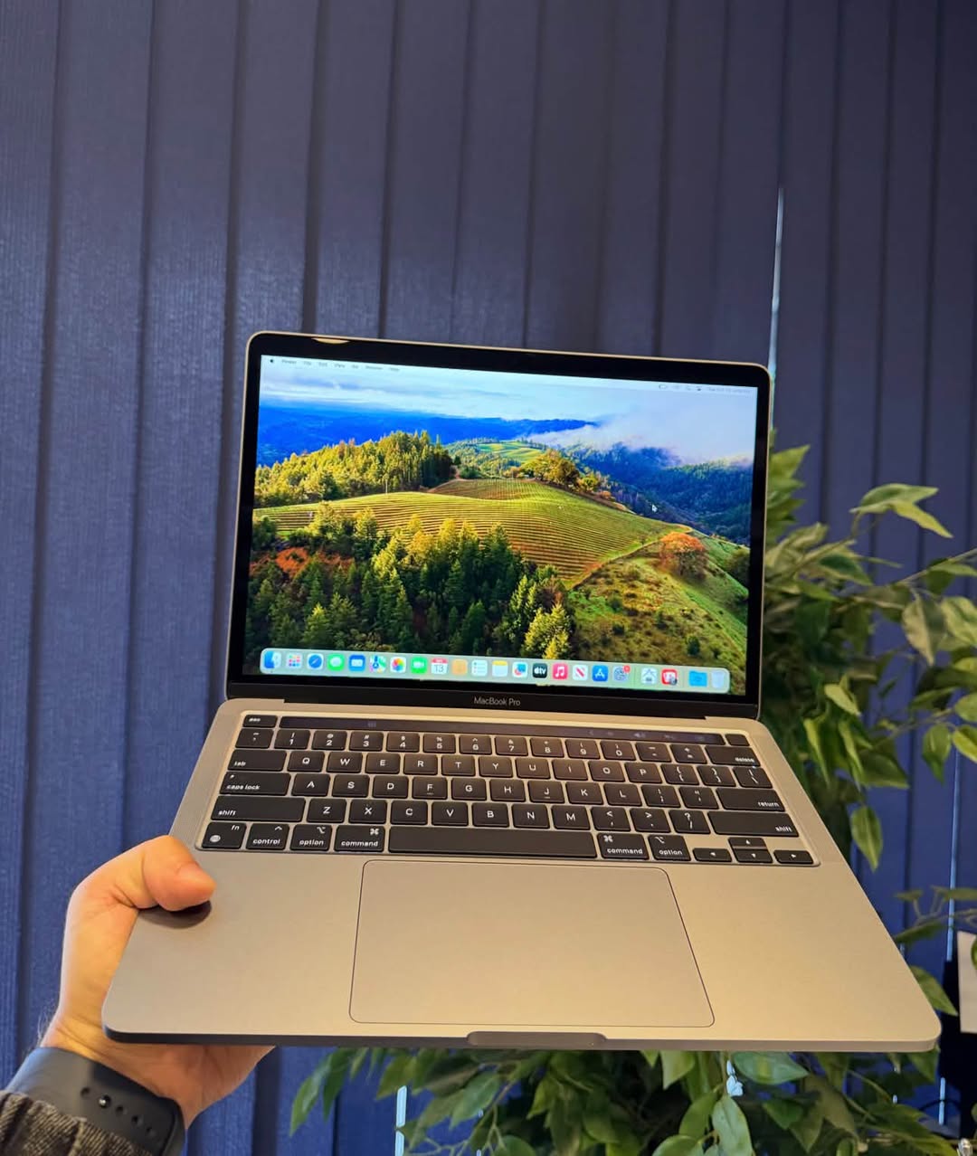 MacBook pro M2 Space gray ეკრანის