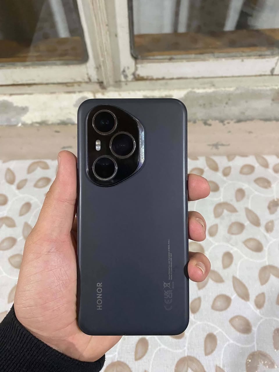 იყიდება ან იცვლება iphoneshi, Honor 400