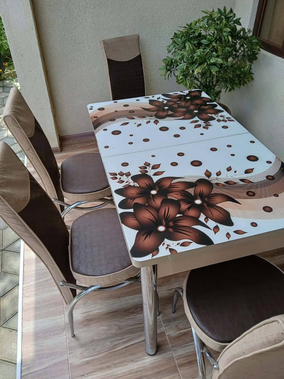 Satılır tezliklə mətbəxə açılan masa 6 — 300₾
