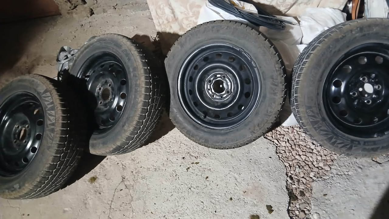 ❄️🚘 Winter tires are sold with rims
