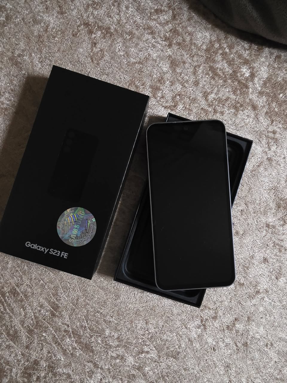 იყიდება SAMUNG S23FE 256MB 8GB 800ლ