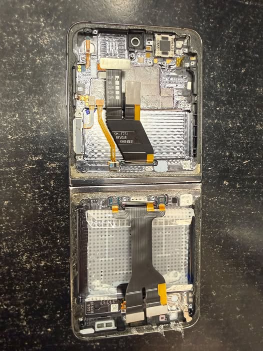 Samsung Galaxy Z Flip 5, неисправный экран