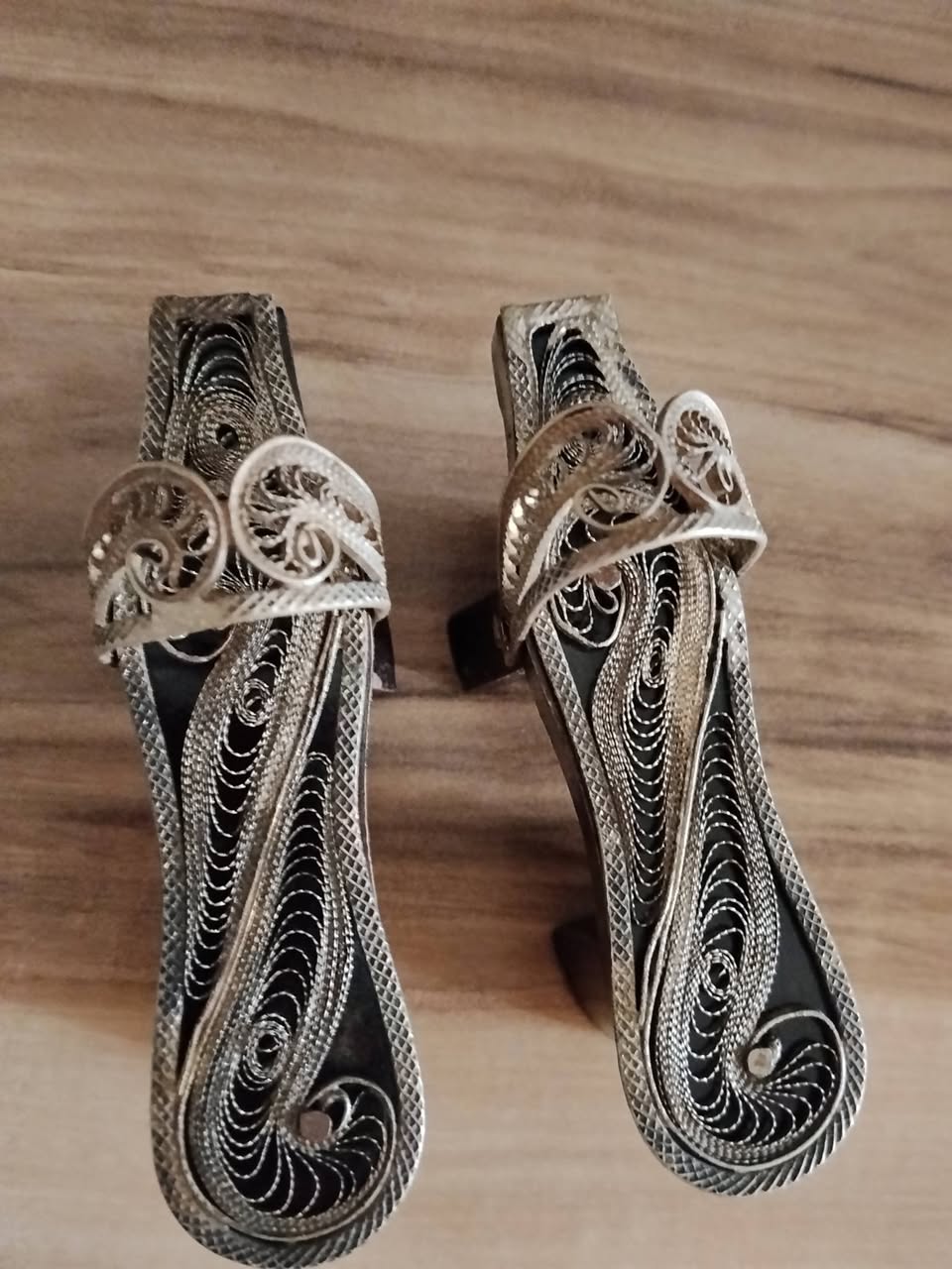 Silver filigree jewelry pieces