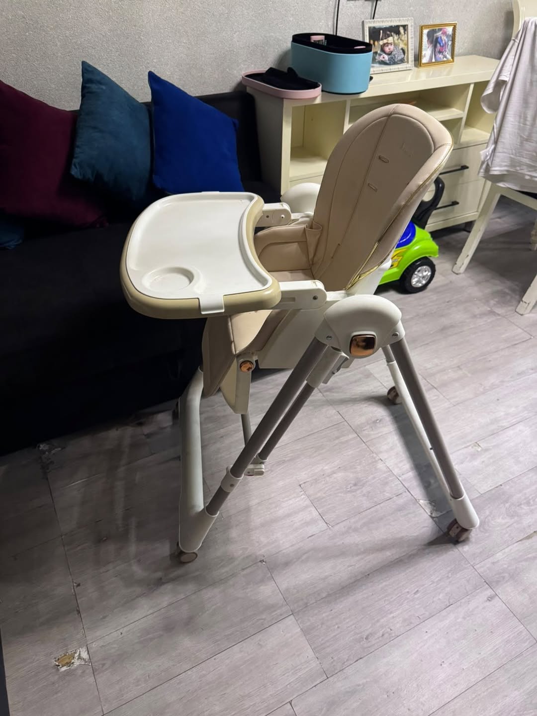 Uşaq yemək stulu, tabla ilə