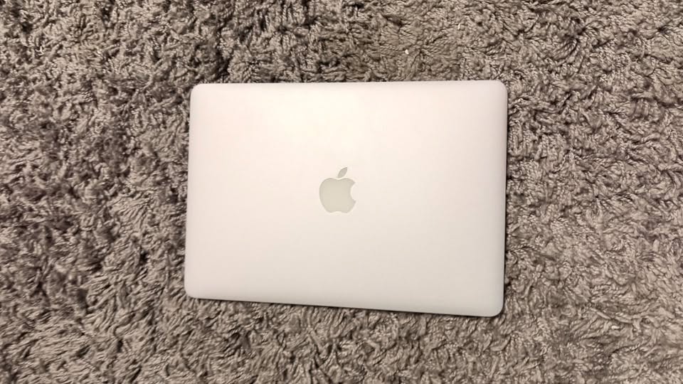 Satılık MacBook 2015 mükemmel durumdadır.