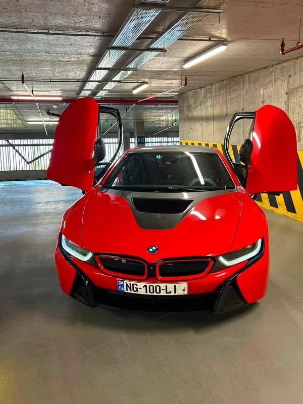იყიდება BMW i8 2015 წლიანი ჰიბრიდული — 52,000$