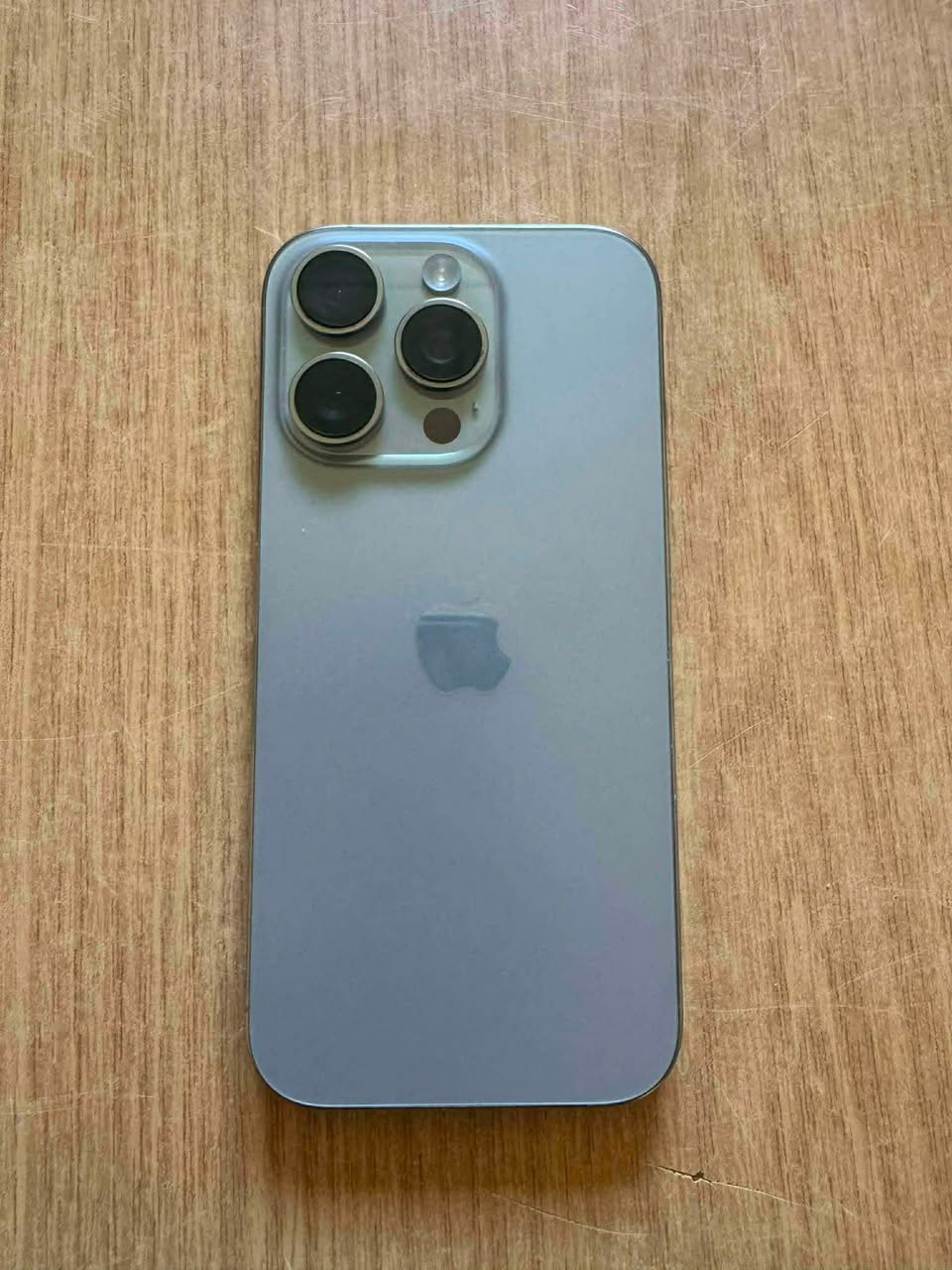 iPhone 16 Pro 128 GB, %93 batarya