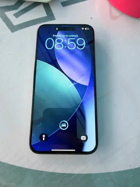 iPhone 15 Pro Max qapalı telefonudur — 1,600₾