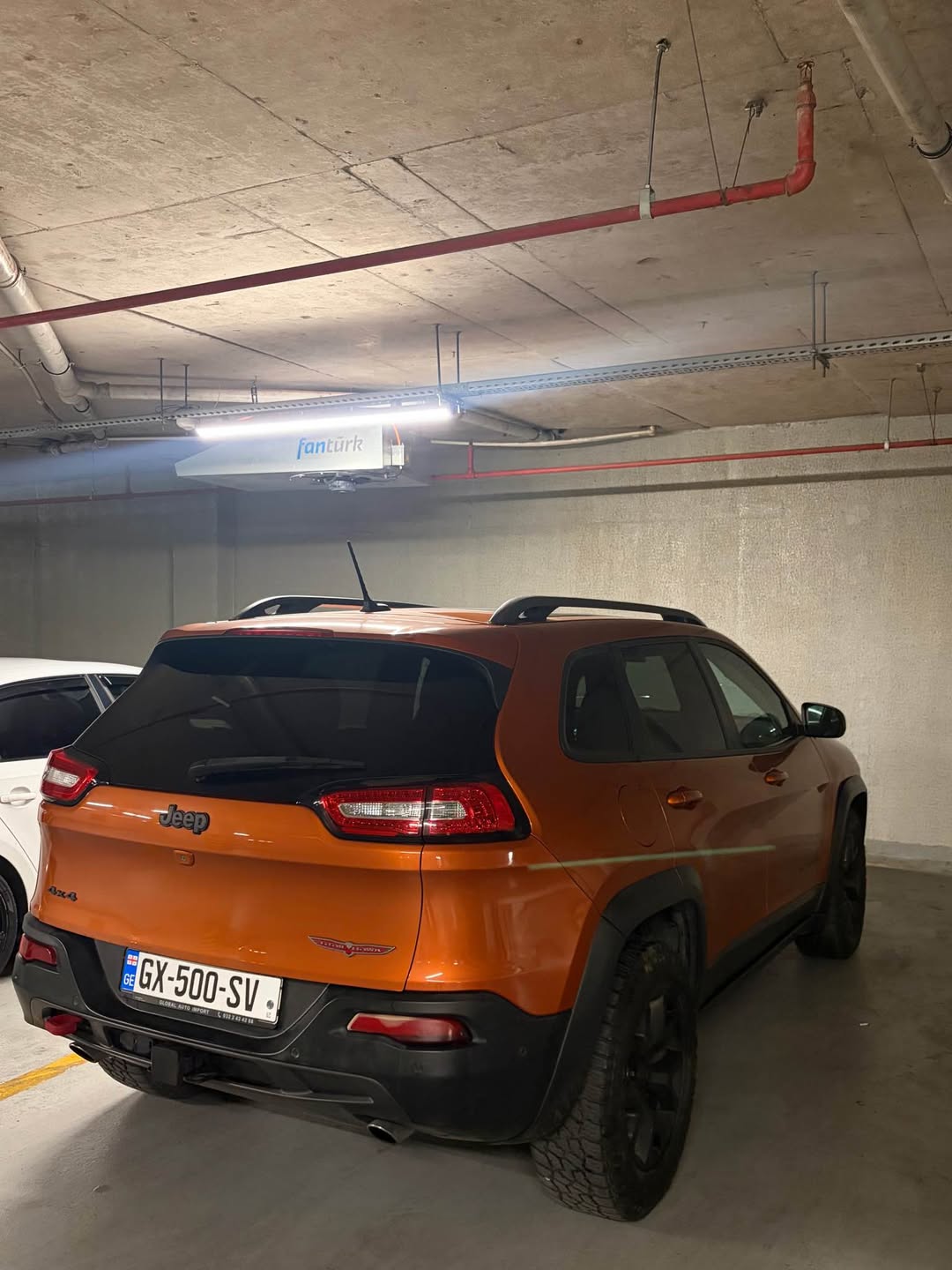 İdeal vəziyyətdə 1C4PJMBS3FW626889 tam paketdir, mütləq
