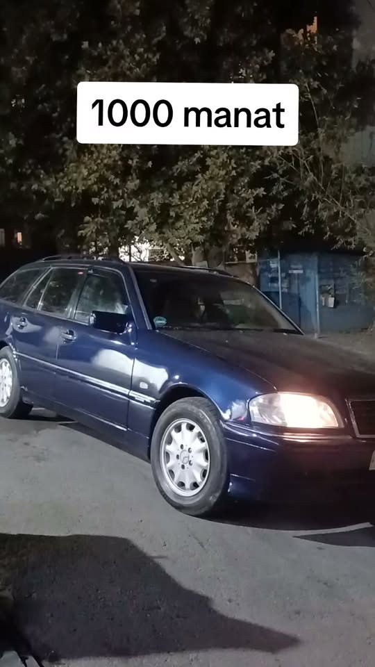 Koyu mavi evrensel araba