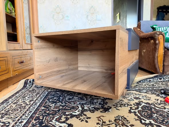 For sale is a used desk for a magazine, undamaged — 200₾