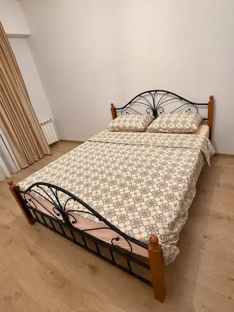 Продается кровать с матрасом, в хорошем состоянии