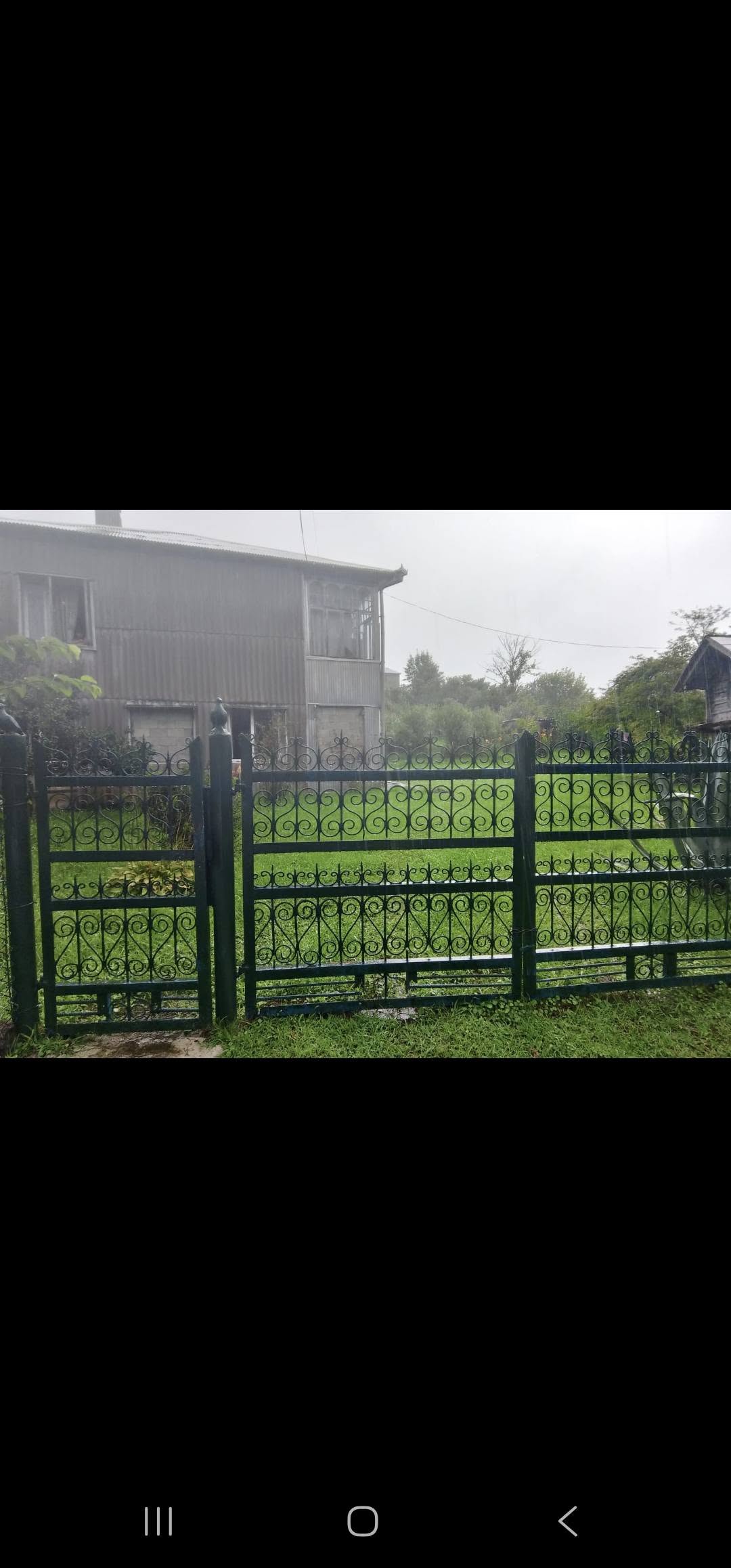 Natanebi'de arazili bir ev satılık.