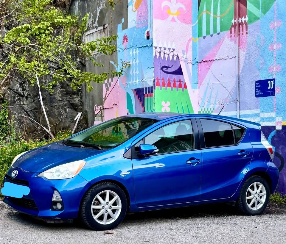 Toyota Prius C 2012წ გარბენი-119 მილი — 5,900$