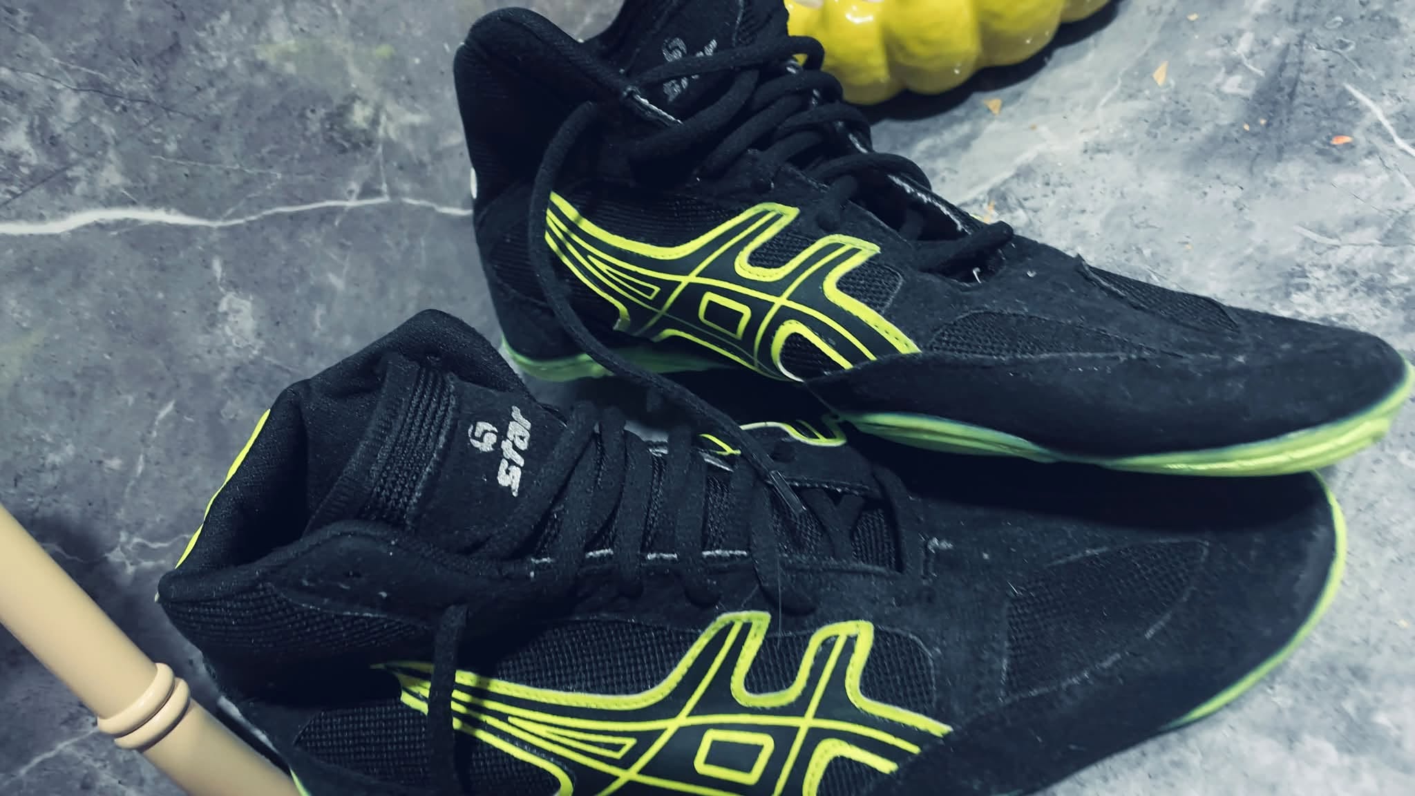 New sports shoes size 42