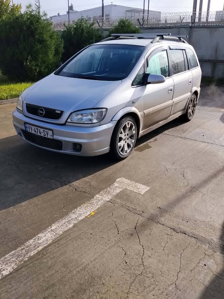 Opel Zafira 2002 — 4,200$