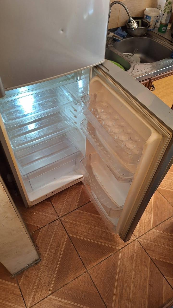 İki qapılı frige, satılır