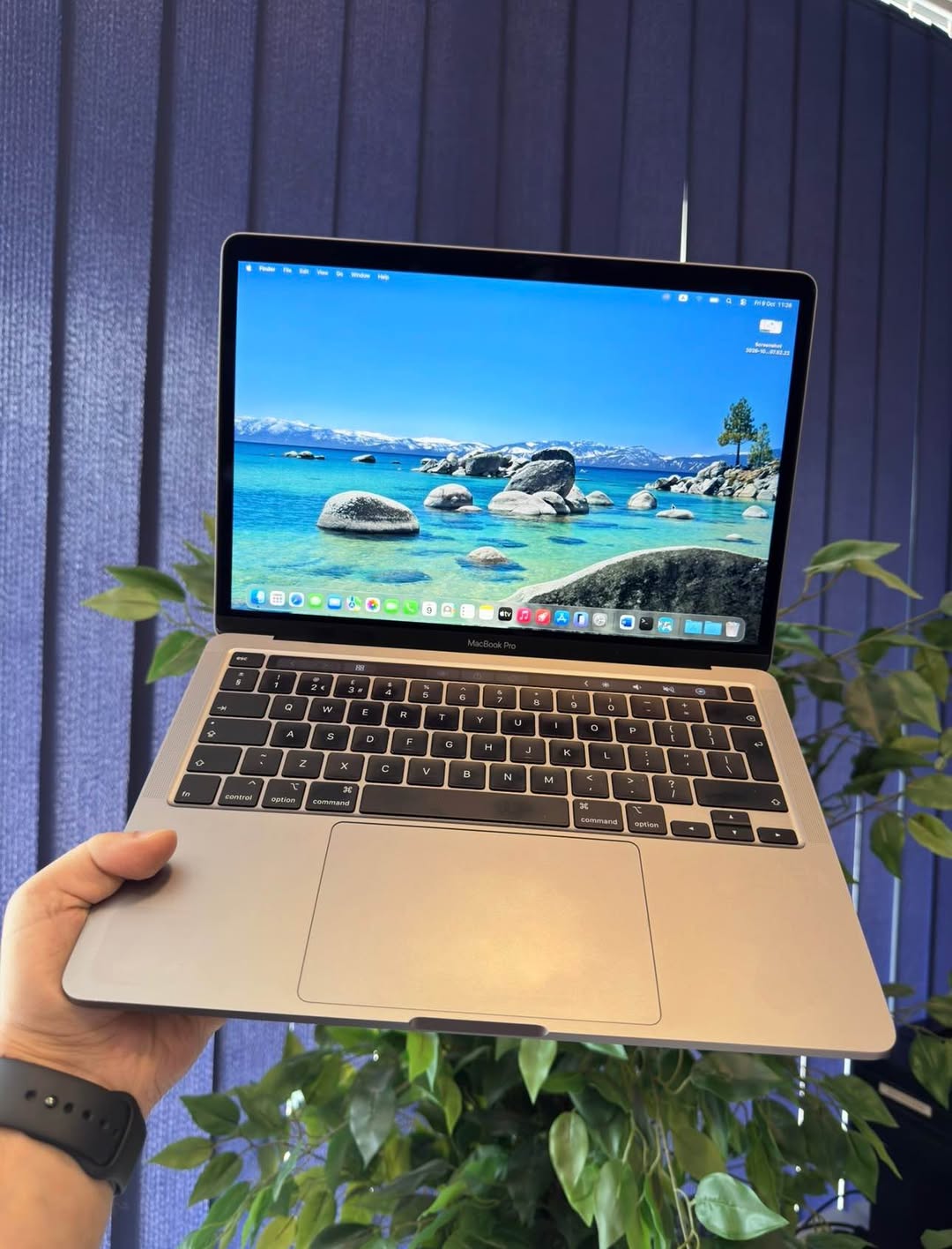 MacBook Pro 2020 hafif, ince ve idealdir