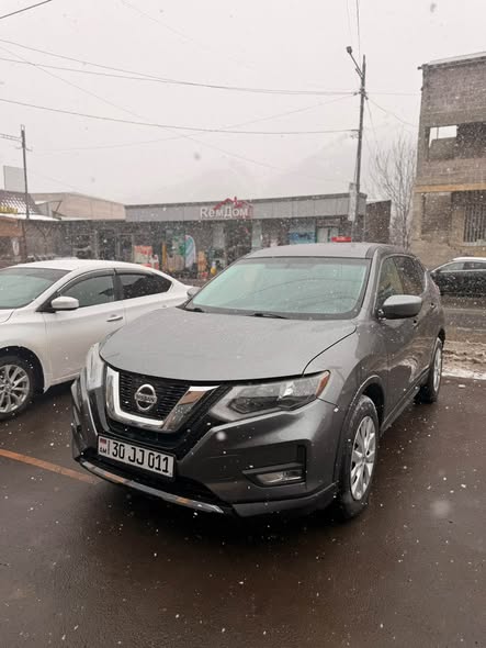 Nissan Rogue 2018 — 10,900$