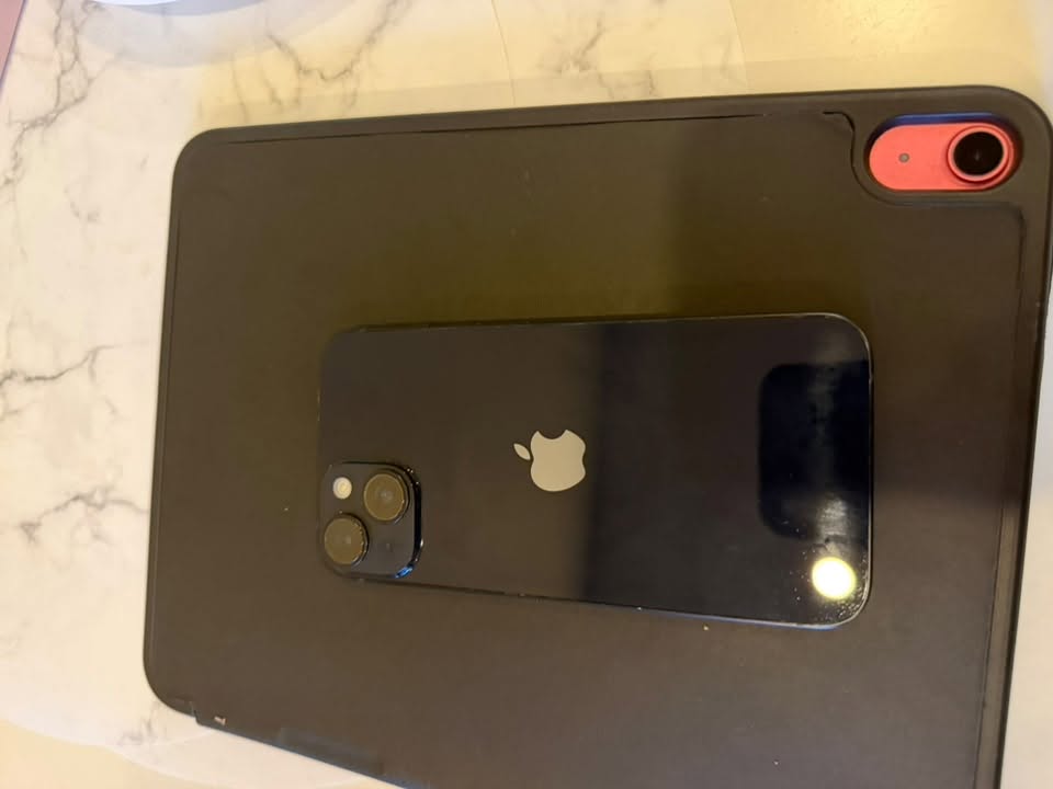 იყიდება IPHONE 14. შეცვლილიაქ ეკრანი და — 600₾