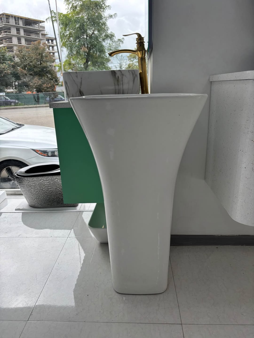Pedestal sink