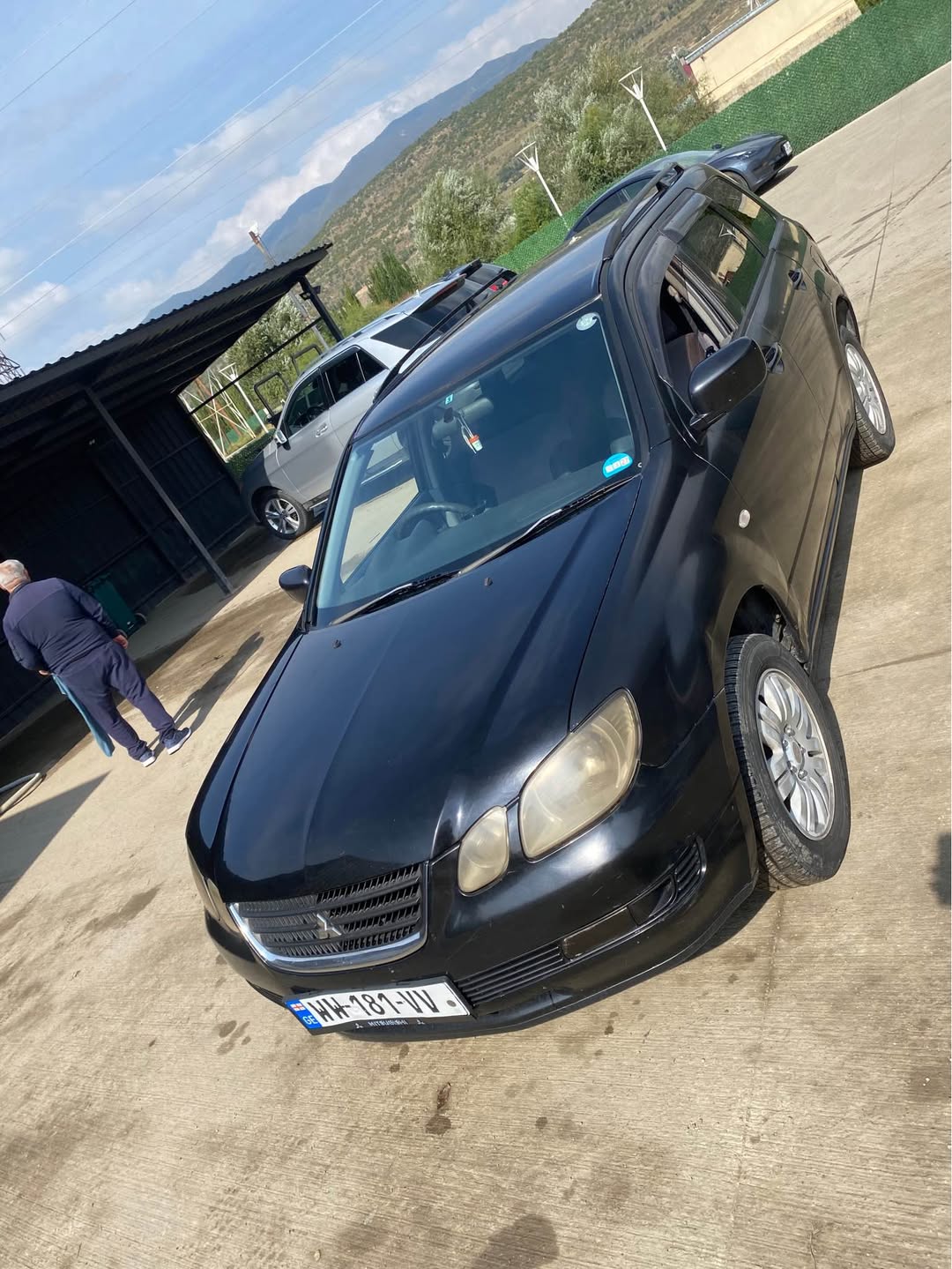 იყიდება მიცუბიშ აირტრეკი მანქანა არის კარგ