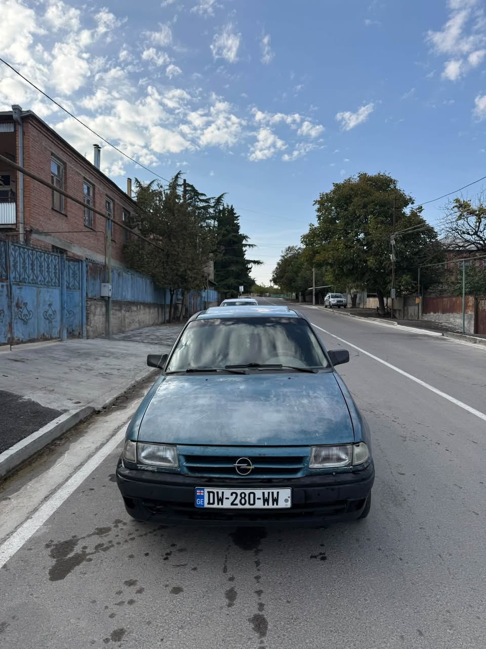 For sale 1.6 petrol engine car - 2,300₾