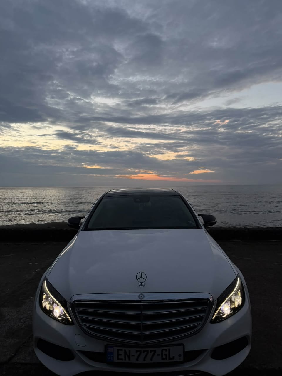 Mercedes-Benz C300 2015 — 11,500$