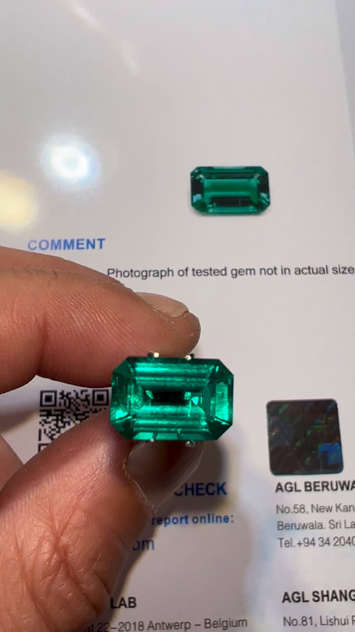 💚 Laboratoriyalı zümrüd — Kolumbiya üslubunda