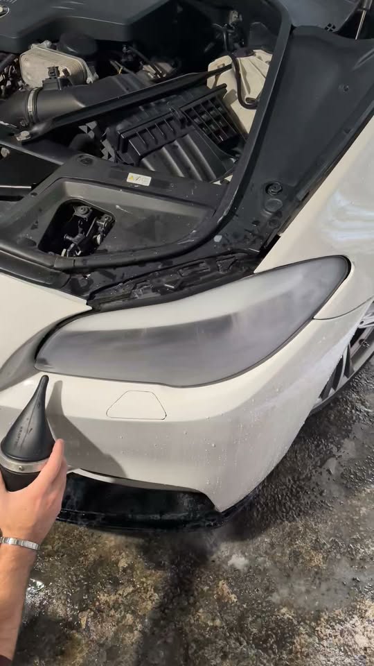 BMW F10🔥 faralarının buxarla polirləşdirilməsi edildi — 40₾