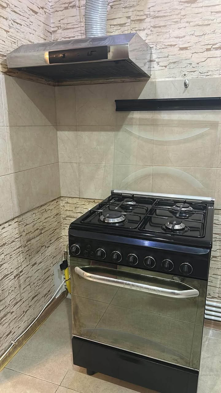 Hello, a gas stove and a refrigerator are being sold together
