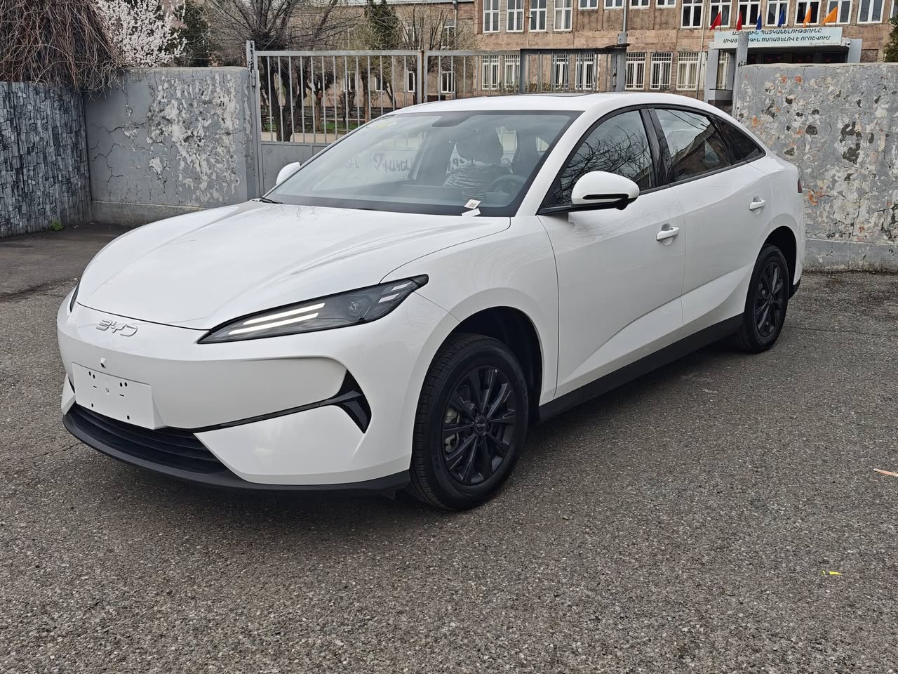 BYD E7