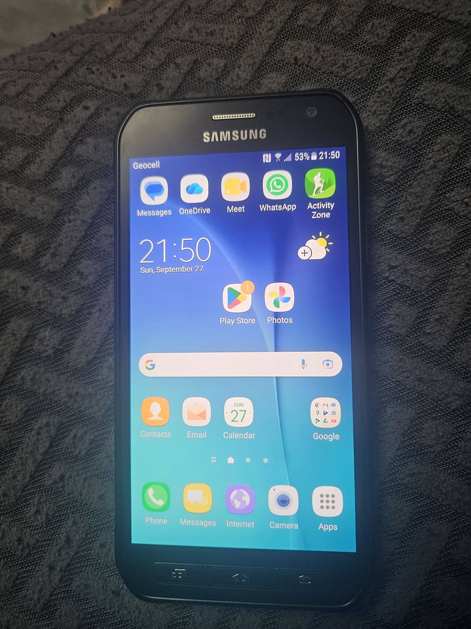 Продаётся телефон Самсунг S6 работает идеально.