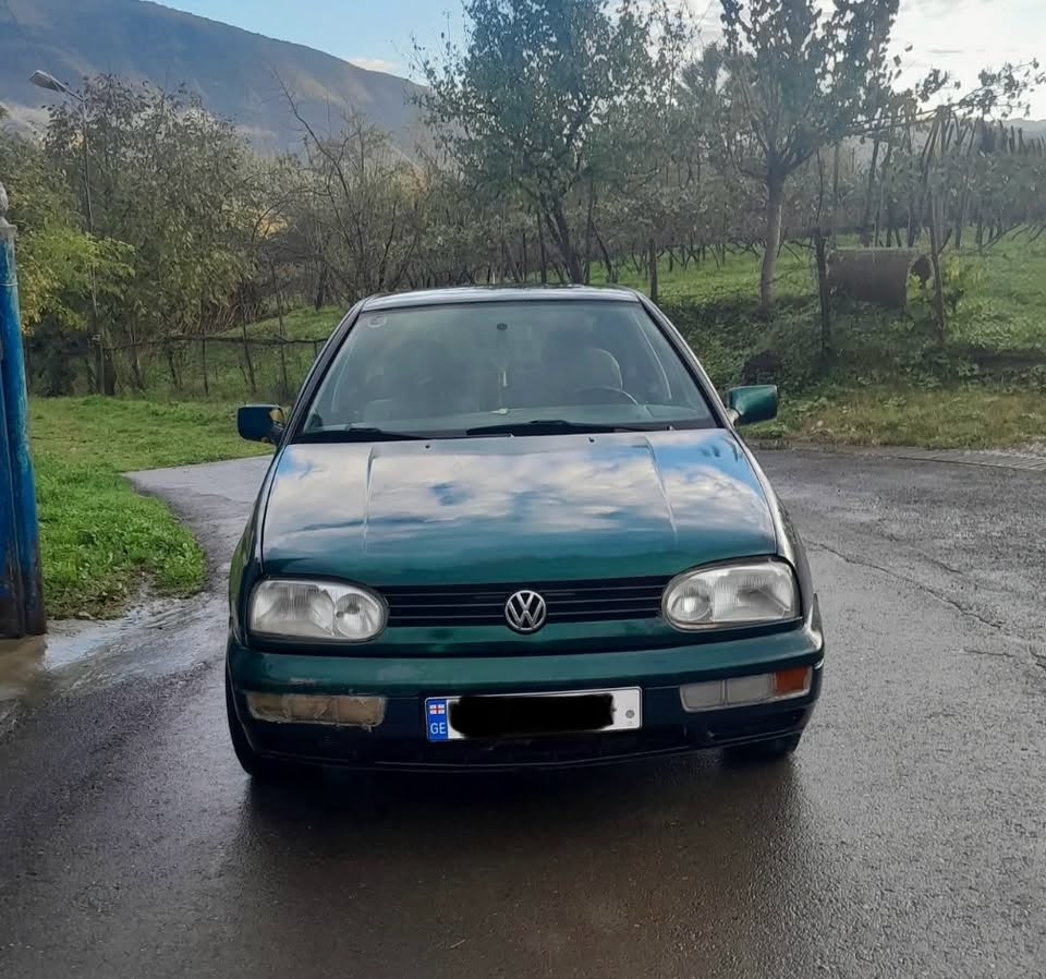 Volkswagen Golf 1996 — 1,200$