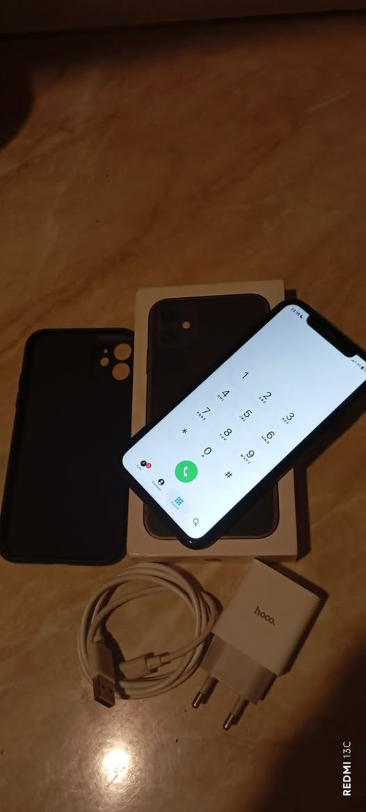 iPhone 11, yeni pil, hasarsız gövde