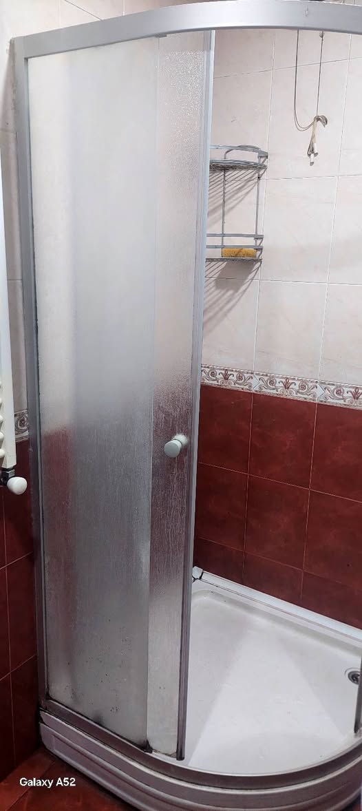 İkinci el yuvarlak duş kabinatı, kendi padavrandan birlikte - 140₾
