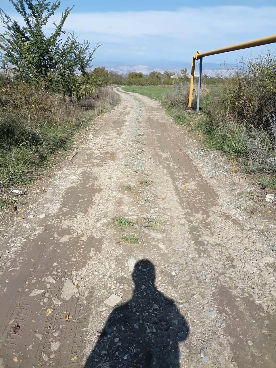 Продается; в Эртцухи, участок земли 4200-квадрат, горный — 17$