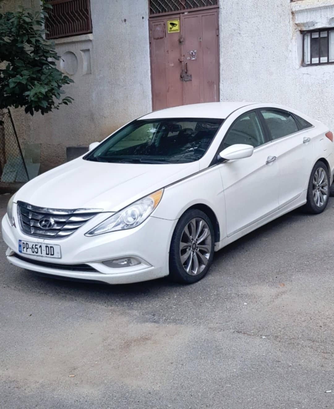 Продается срочно Hyundai Sonata 2013 года — 3,800$